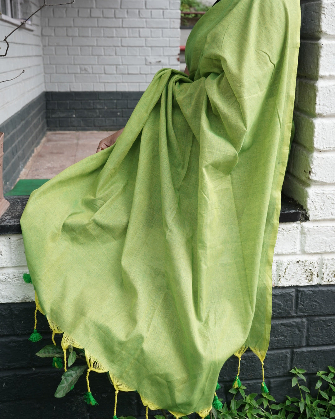 Pravah- Plain Saree