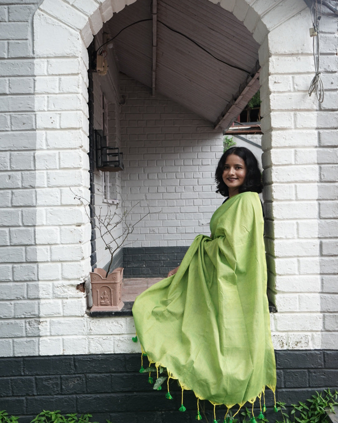 Pravah- Plain Saree