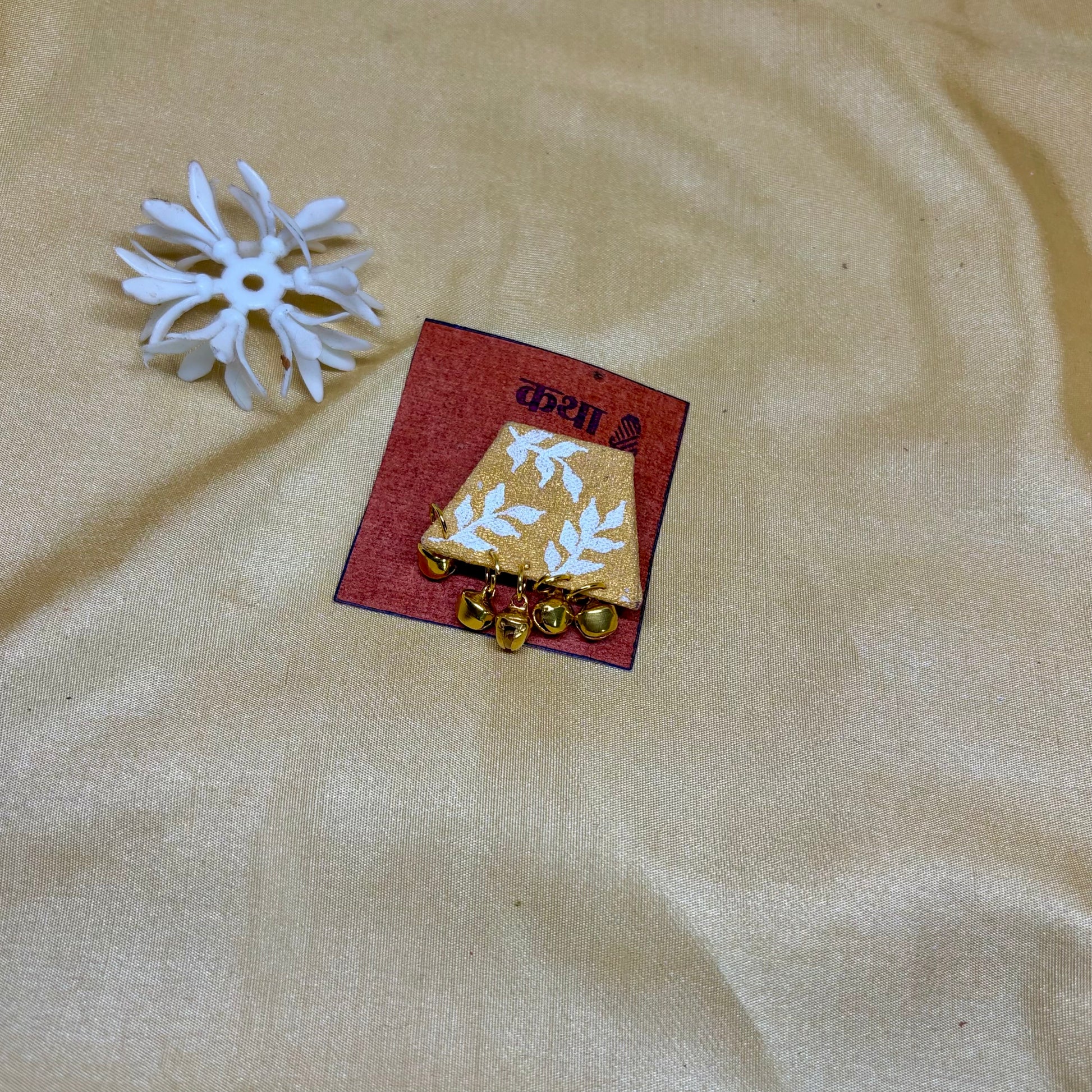 Hand-Painted Yellow Floral Saree Pin