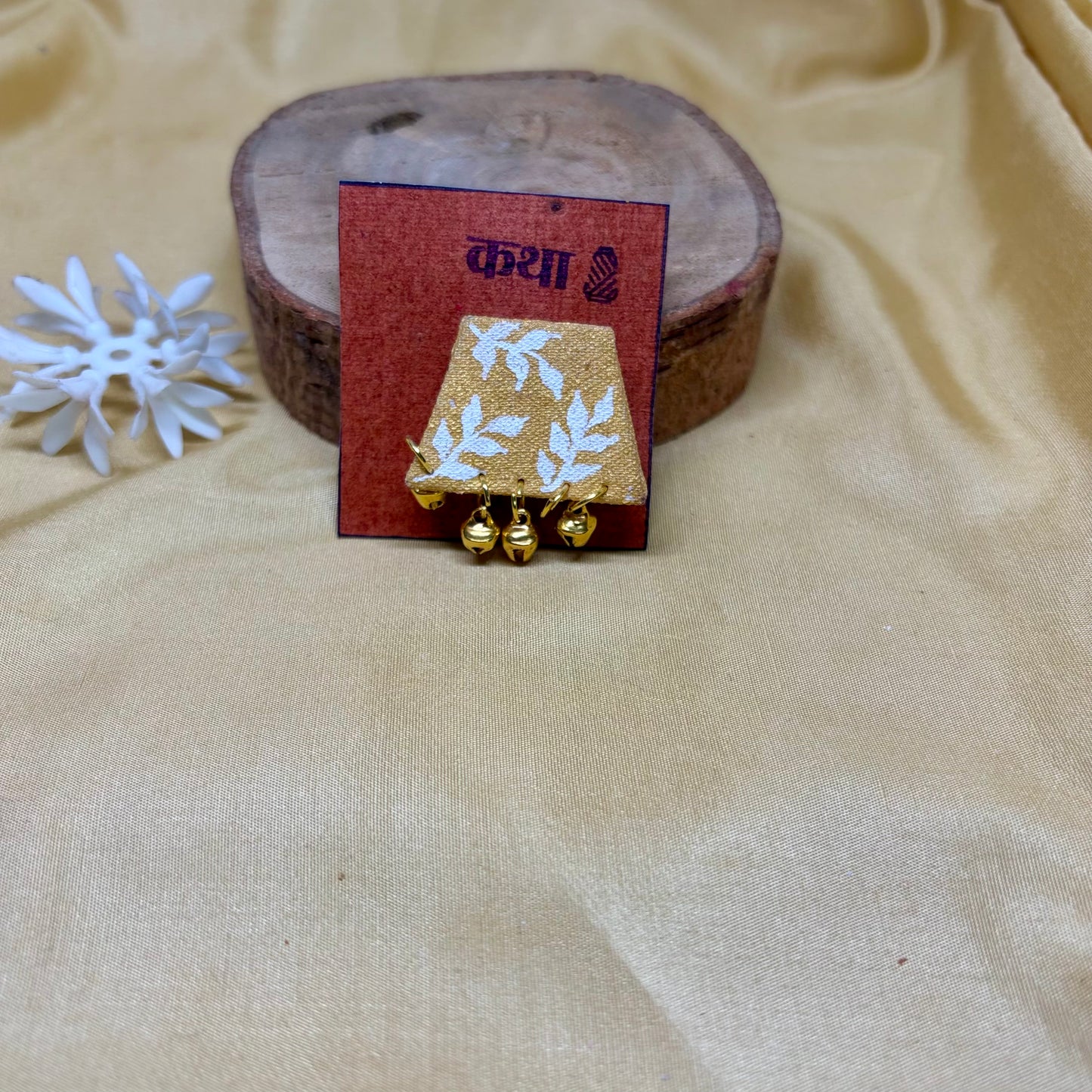 Hand-Painted Yellow Floral Saree Pin