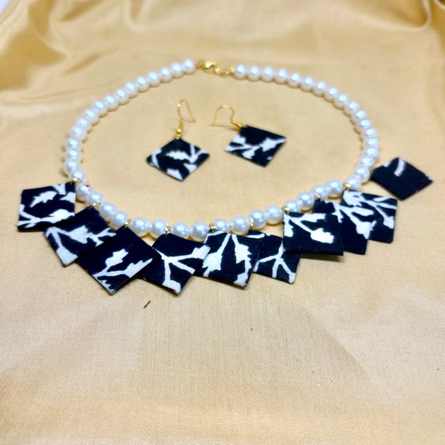 Midnight Bloom Pearl Kalamkari Necklace Set