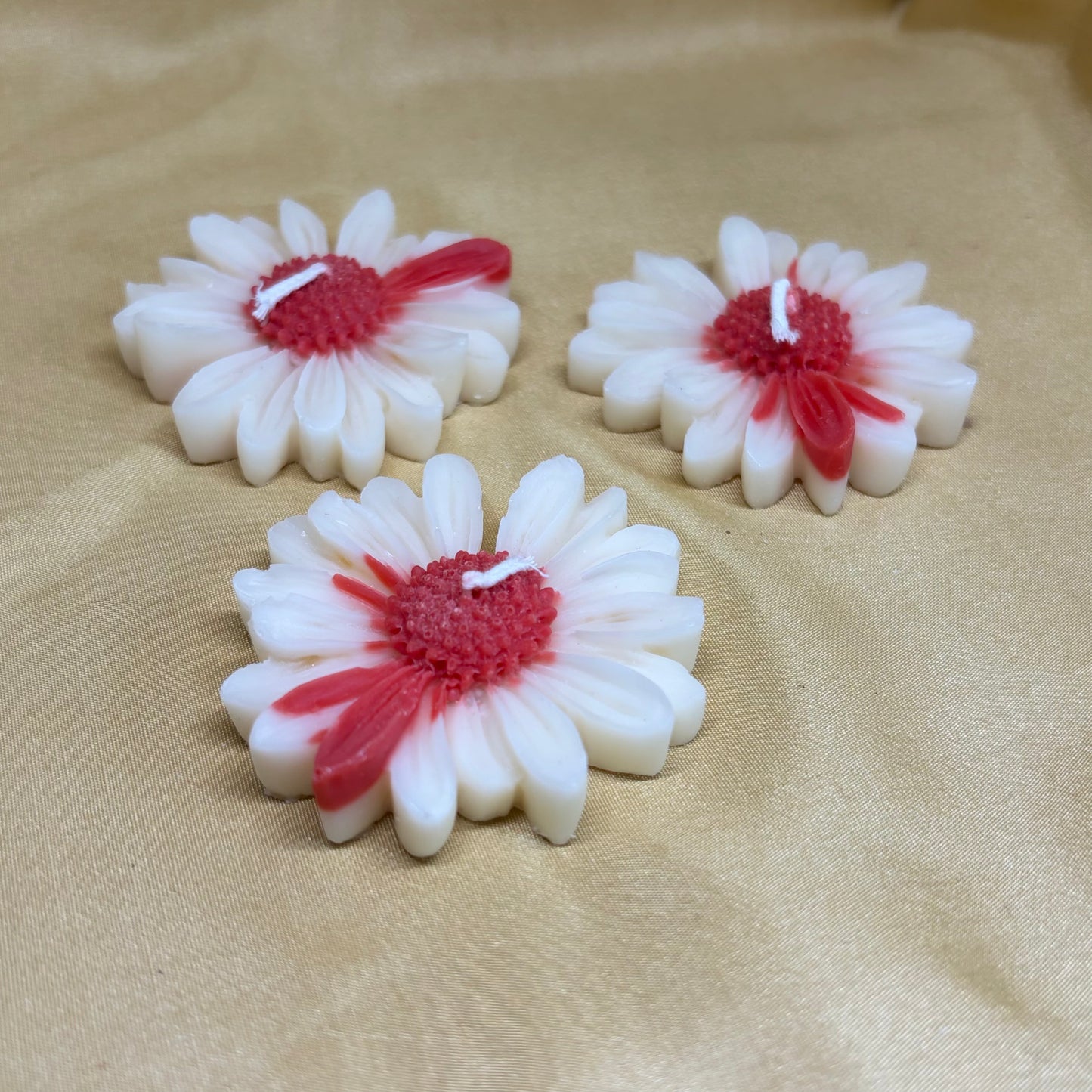 Daisy Bloom Candle – Set of 3