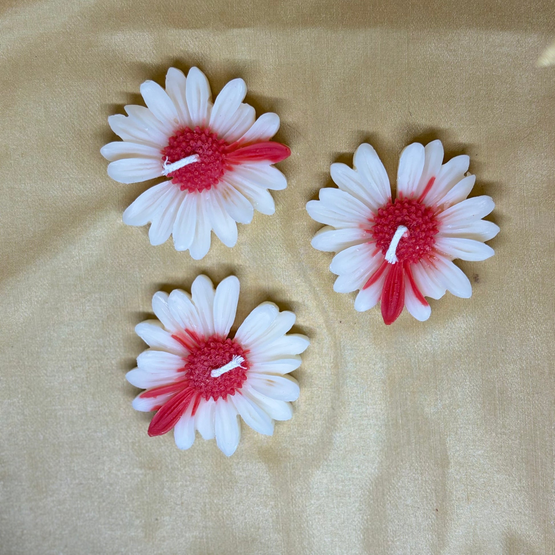 Daisy Bloom Candle – Set of 3