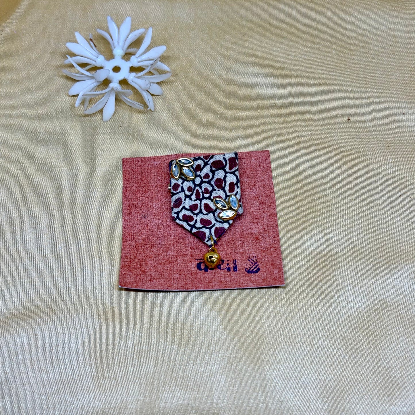 Kalamkari Floral Vine Saree Pin