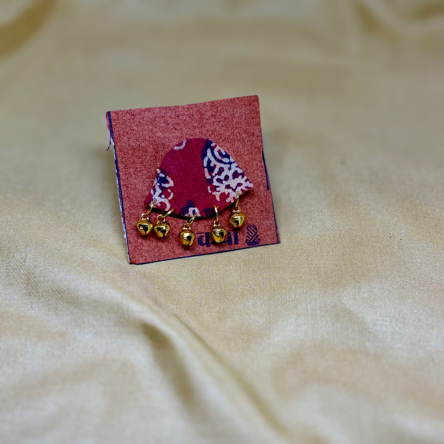 Kalamkari Pink Motif Saree Pin