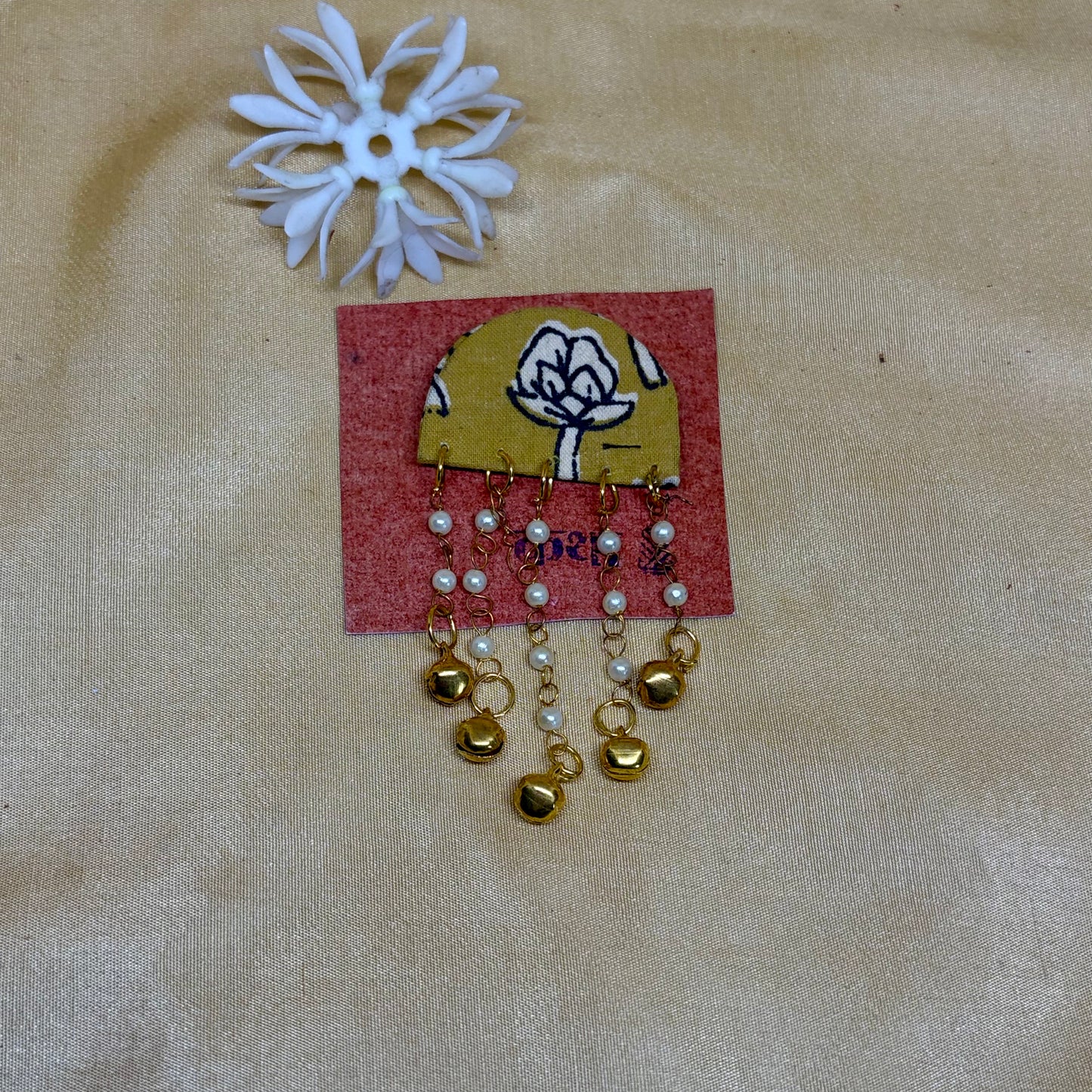 Kalamkari Floral Diamond Saree Pin