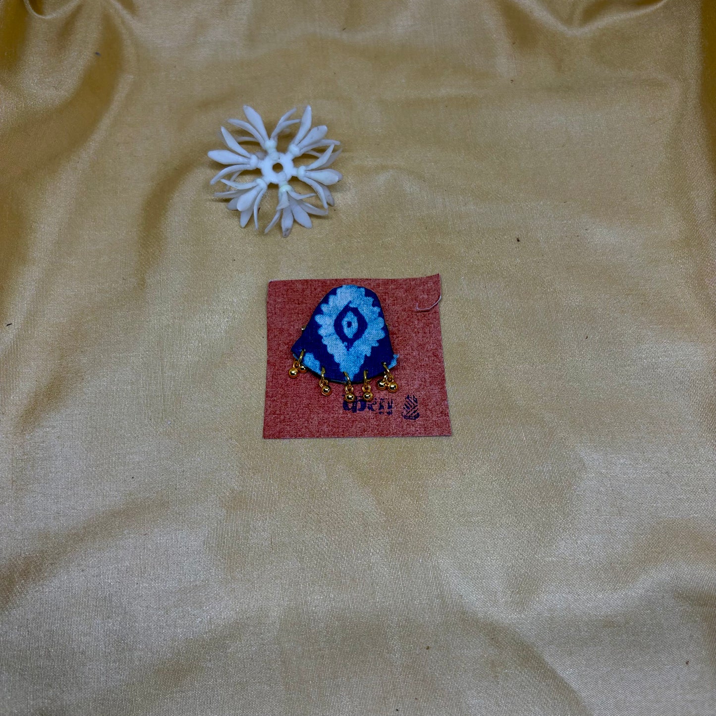 Kalamkari Indigo Floral Saree Pin
