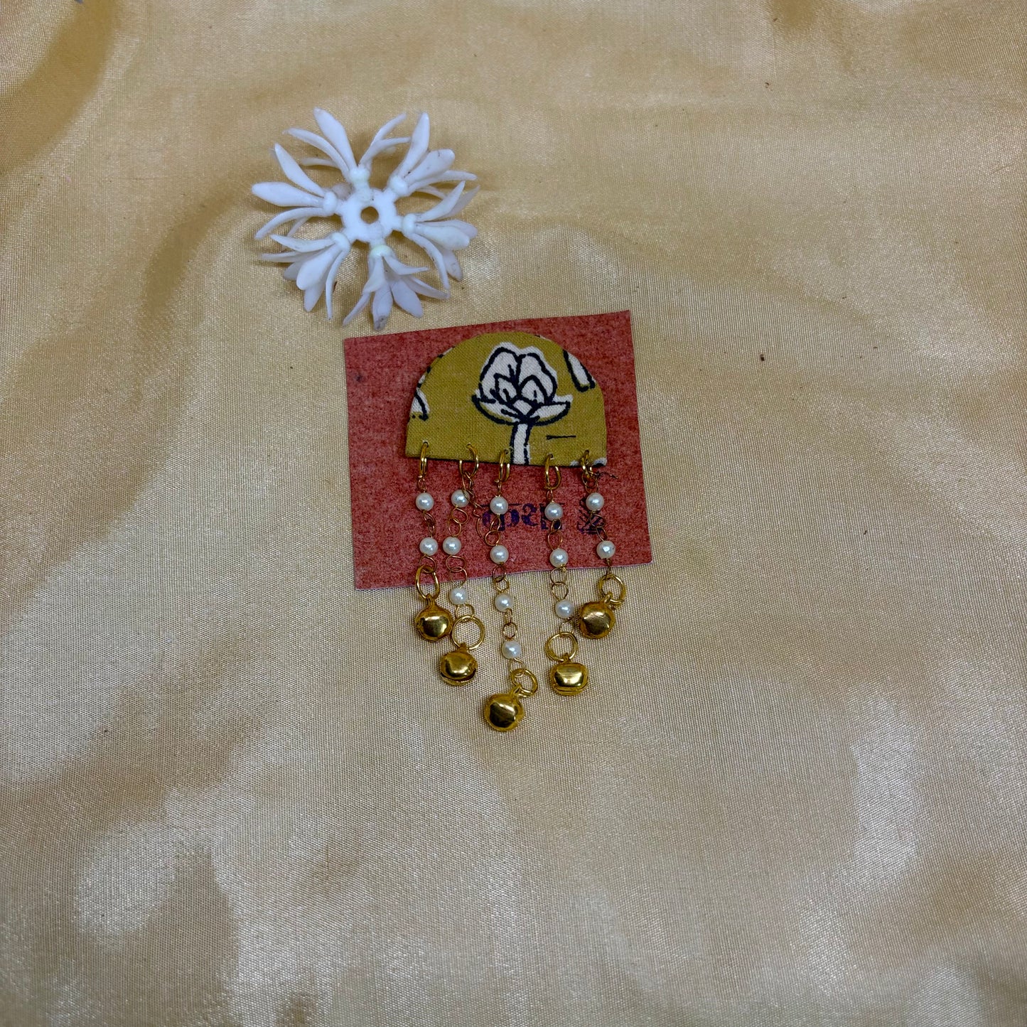 Kalamkari Floral Diamond Saree Pin