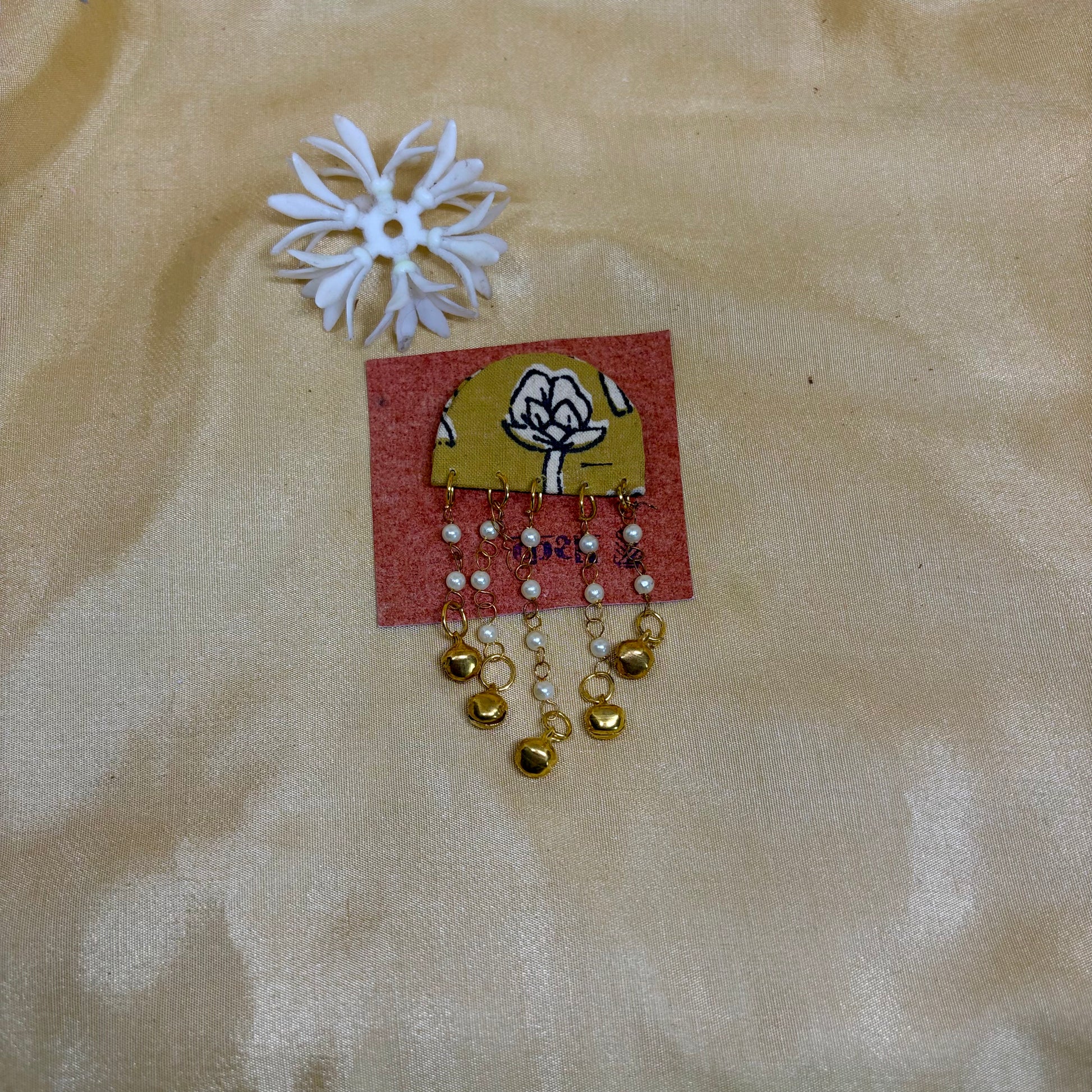 Kalamkari Floral Diamond Saree Pin