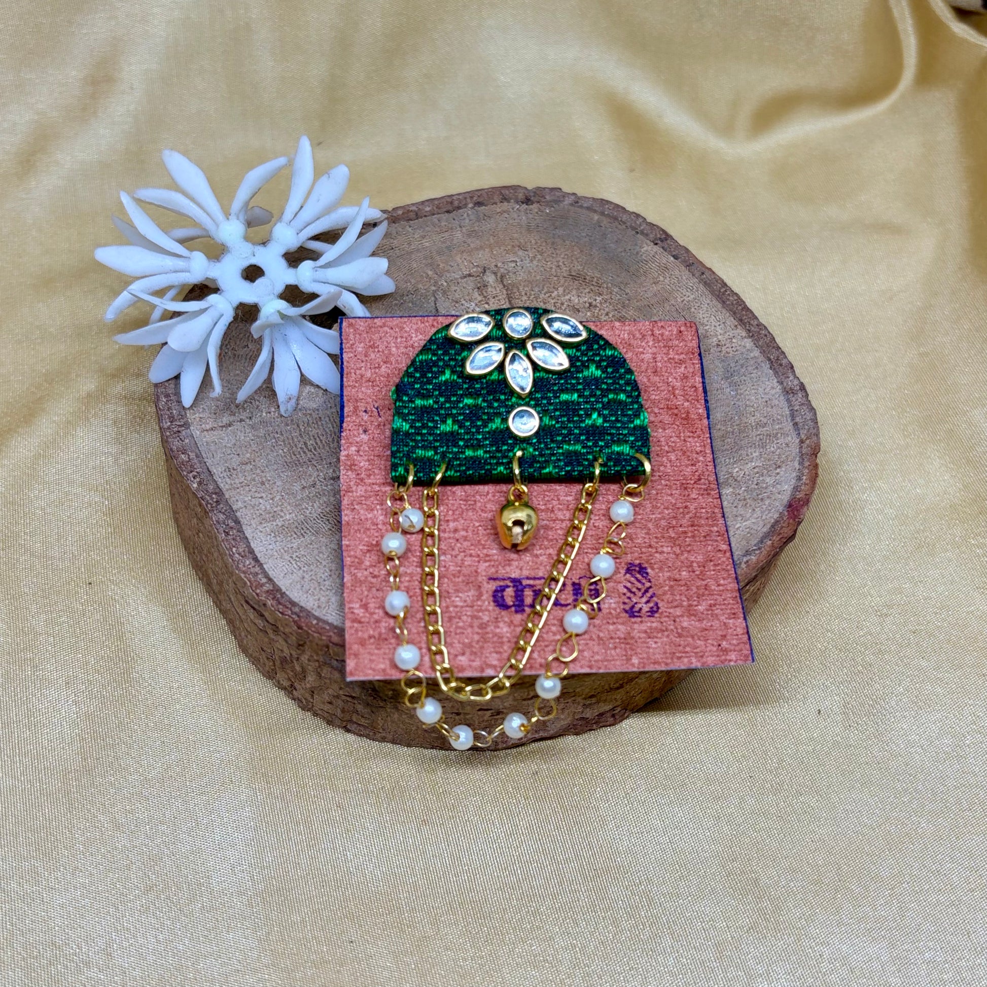 Khan Green Floral Saree Pin