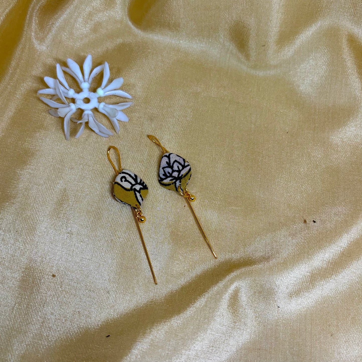 Kalamkari Beige Floral Ear Cuff