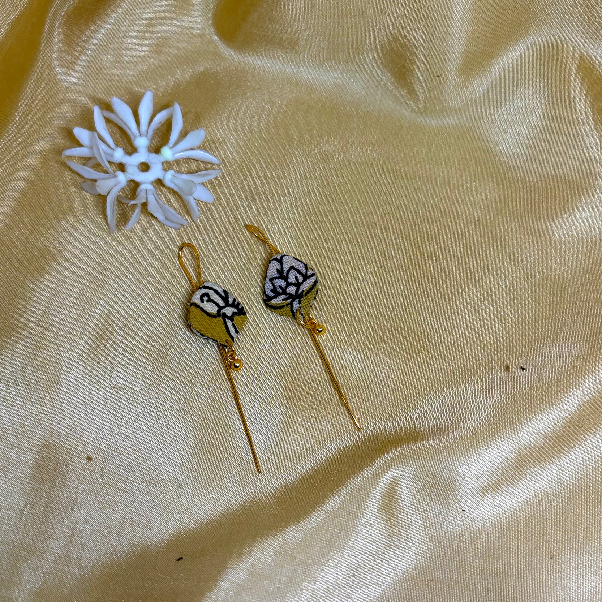 Kalamkari Beige Floral Ear Cuff