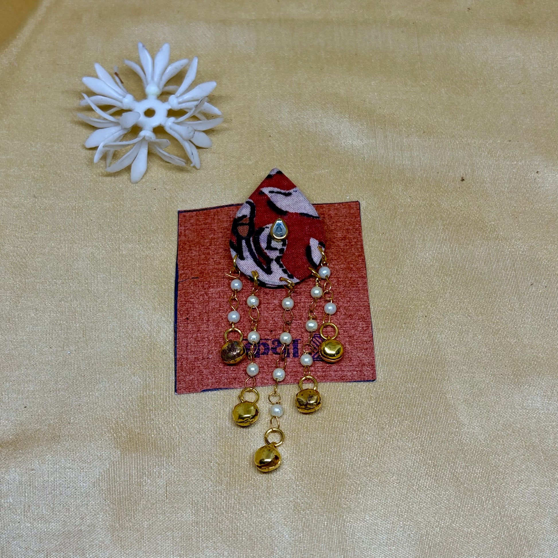 Kalamkari Paisley Charm Saree Pin
