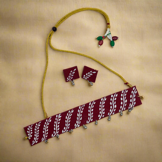 Rudrani – Diagonal Maroon Vines
